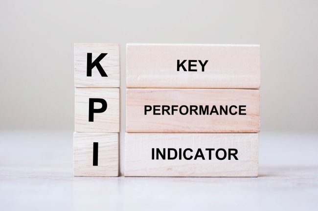 KPI de SEO - palabra en cubos de madera