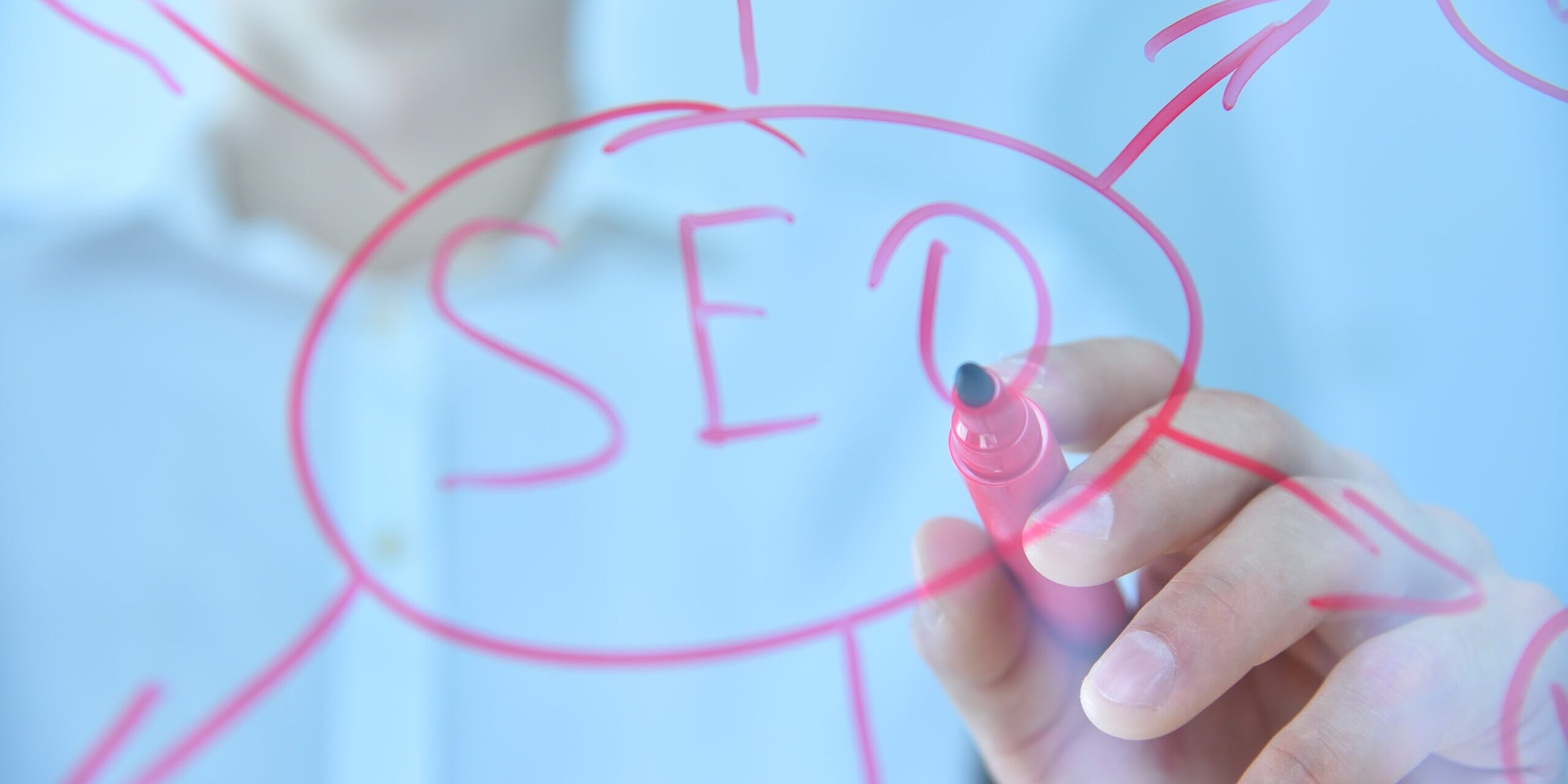 tarifas de posicionamiento SEO en Valencia - SEO escrito rotulador rojo