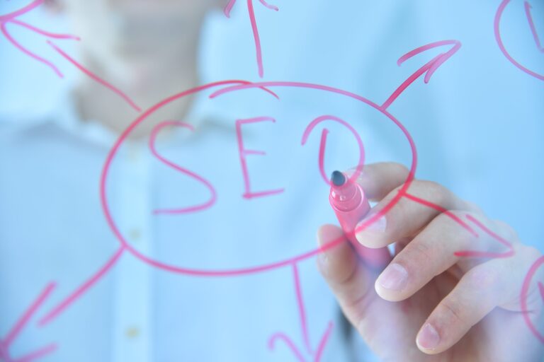 tarifas de posicionamiento SEO en Valencia - SEO escrito rotulador rojo