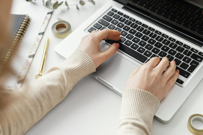 tarifas de posicionamiento seo en valencia - escribiendo en pc