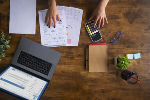 tarifas de posicionamiento seo en valencia - papeles, calculadora y pc